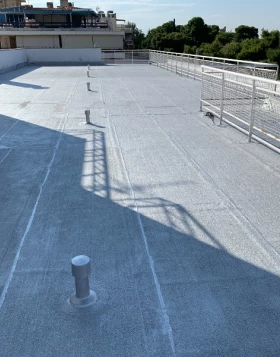 Waterproofing with asphaltic membrane and heat reflection